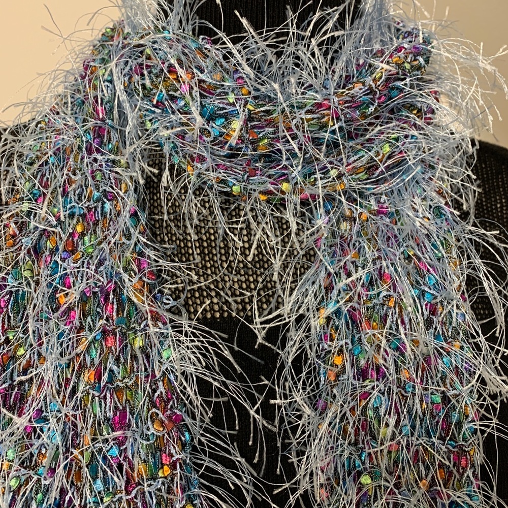 Hand Knit Scarf 🧣 - Picture 4 of 8